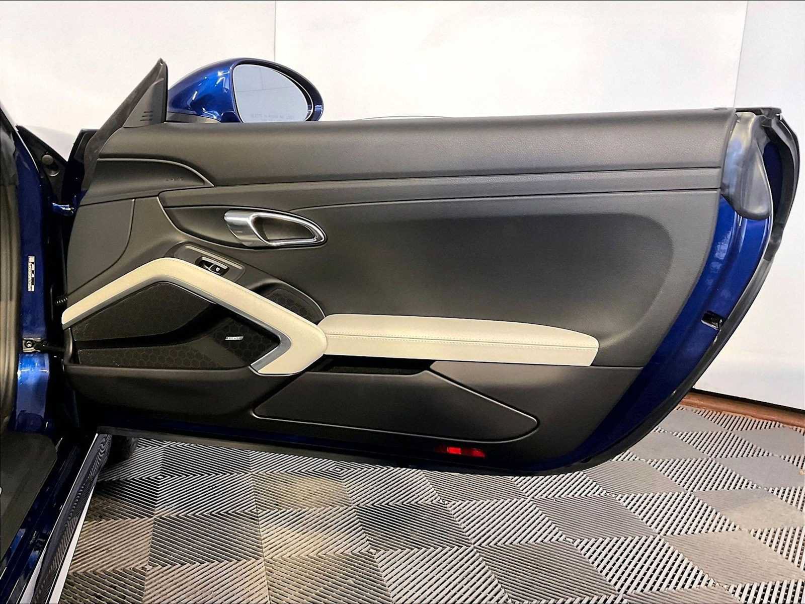 Certified 2022 Porsche 718 Boxster RWD image 26