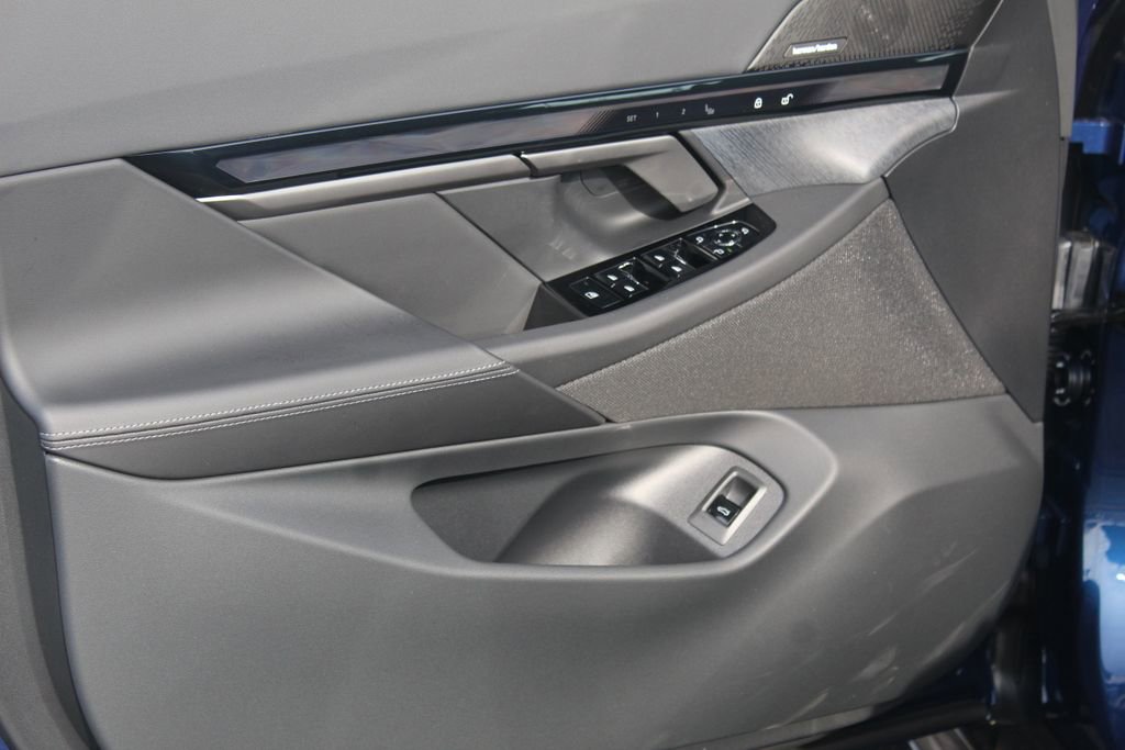 New 2026 BMW 530i xDrive w/ Convenience Package AWD/4WD image 20