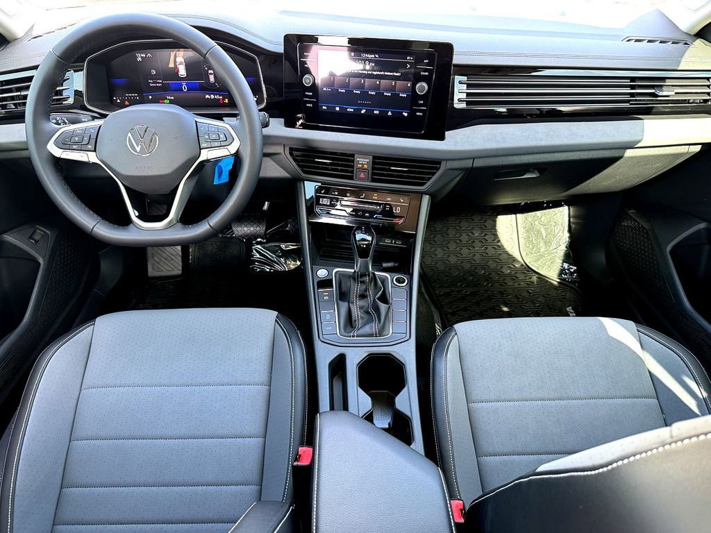 New 2025 Volkswagen Jetta SE FWD image 19
