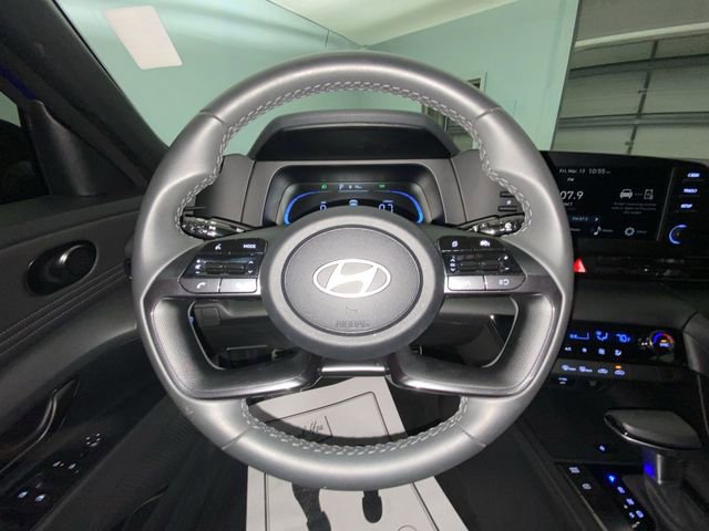 Used 2025 Hyundai Elantra Sport image 14
