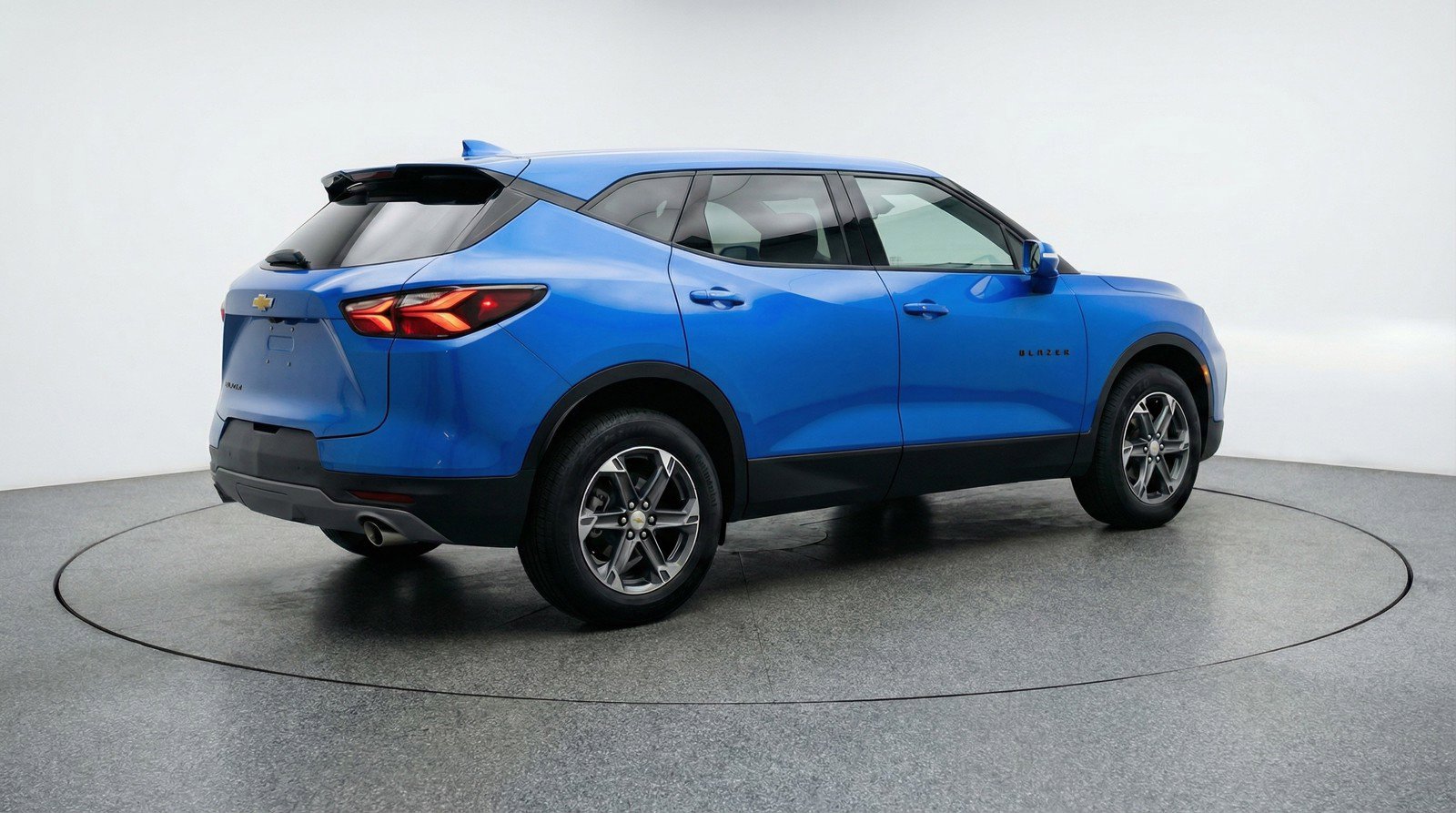 Used 2025 Chevrolet Blazer LT FWD image 9