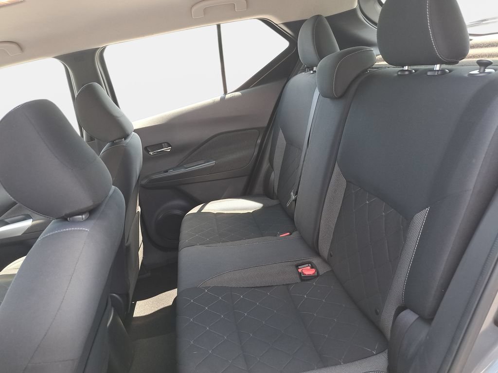 Used 2019 Nissan Kicks SV FWD image 14