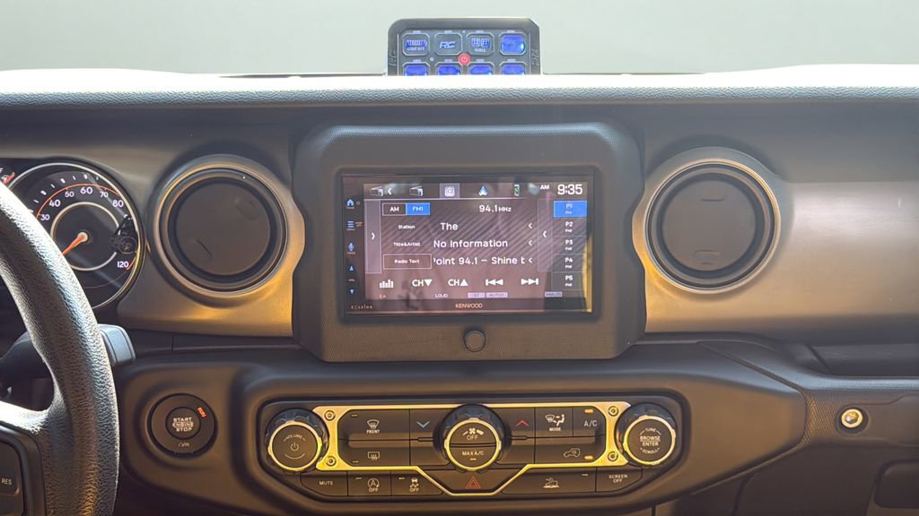 Used 2023 Jeep Gladiator Sport image 16