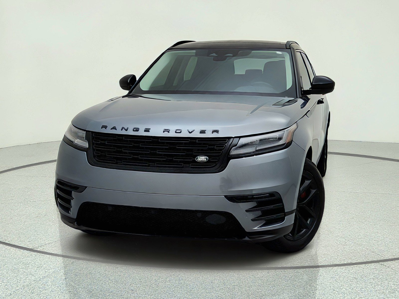 Used 2025 Land Rover Range Rover Velar Dynamic SE AWD/4WD image 3