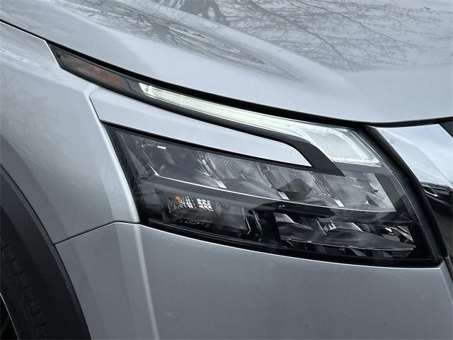 Used 2025 Nissan Pathfinder Platinum w/ Cargo Package image 10