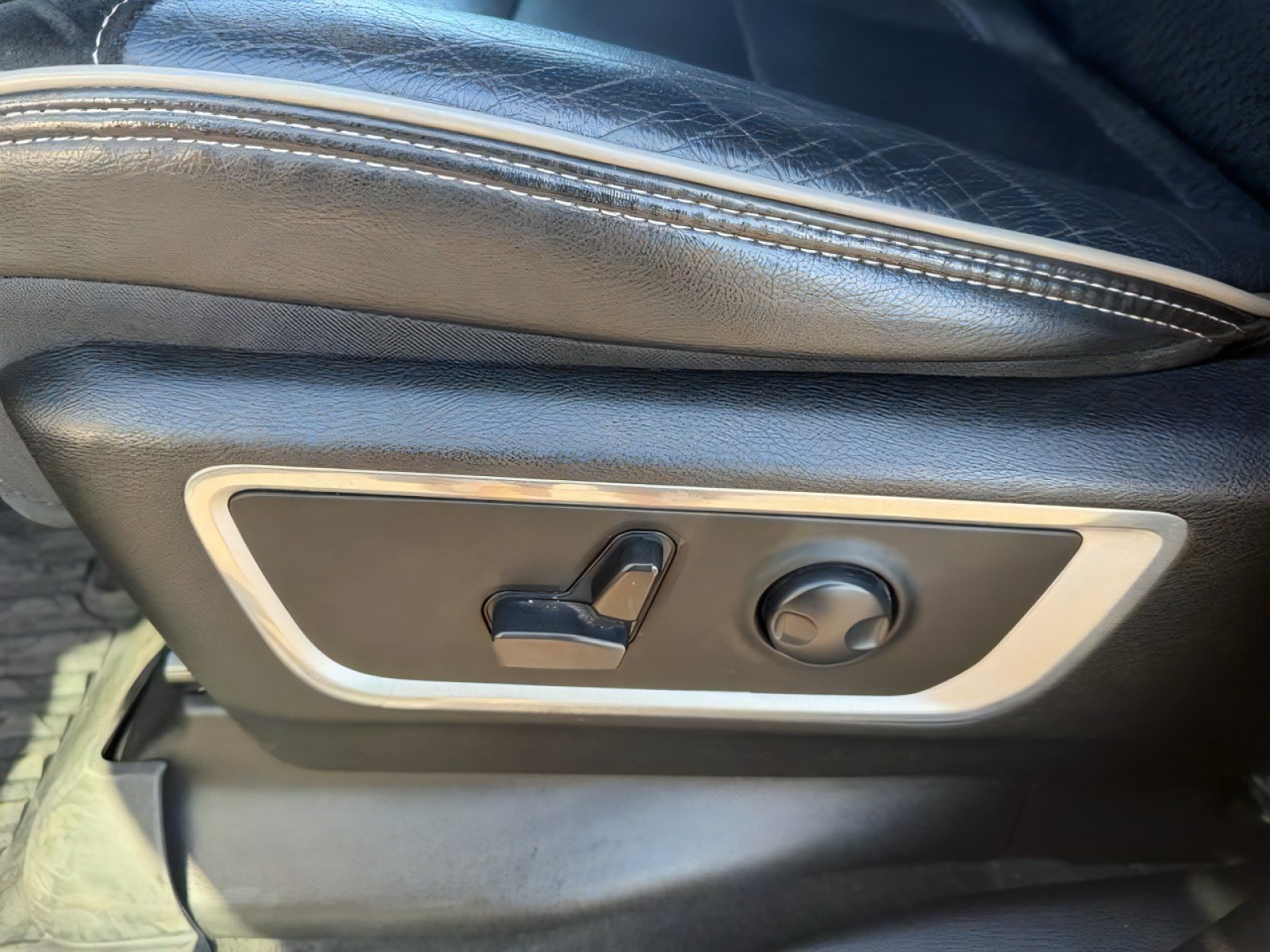Used 2023 RAM 1500 Laramie AWD/4WD image 21