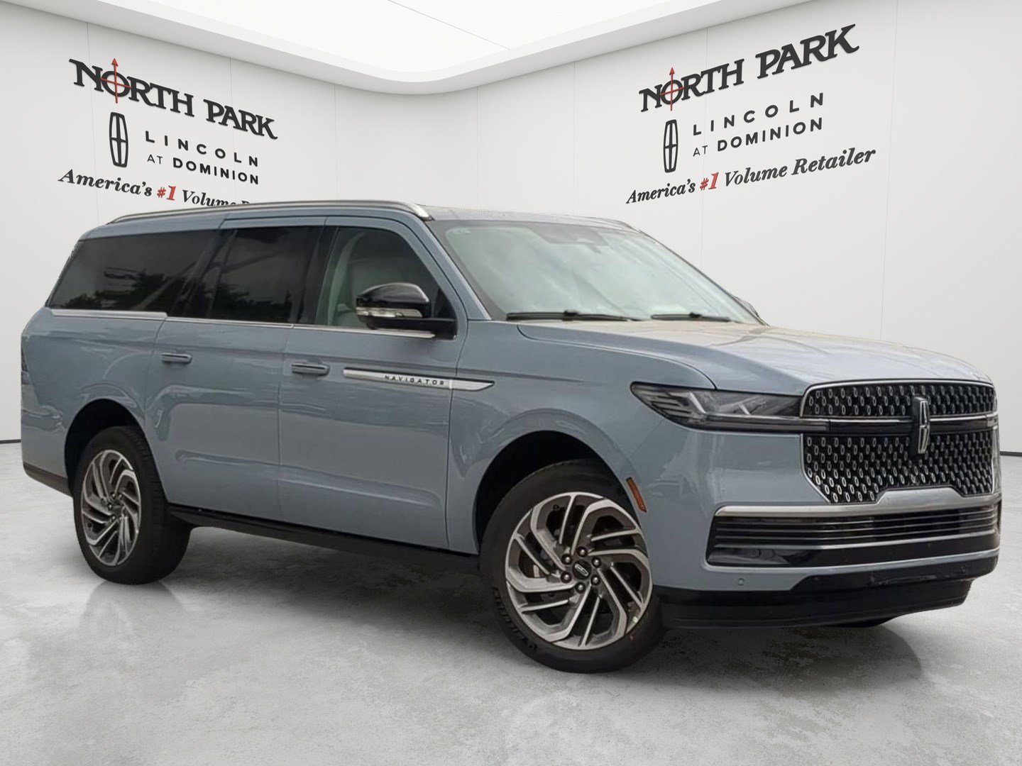 New 2026 Lincoln Navigator L Reserve AWD/4WD image 1