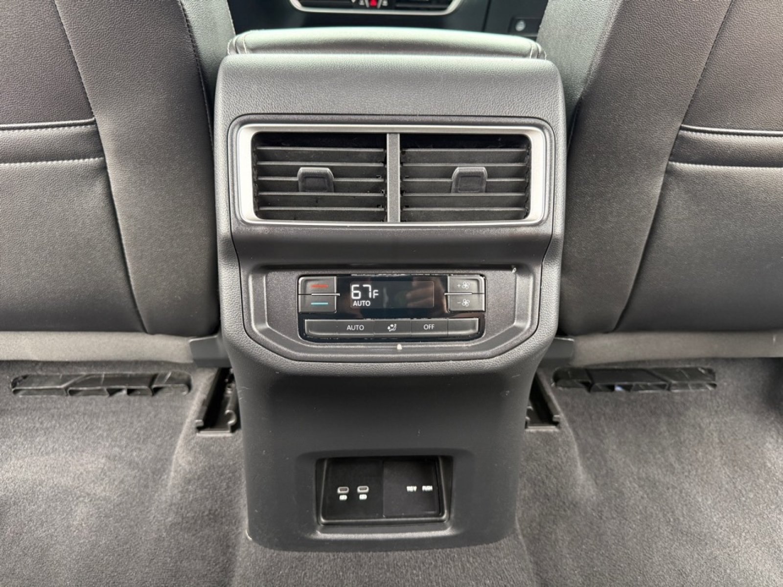 Used 2025 Volkswagen Atlas SE AWD/4WD image 35