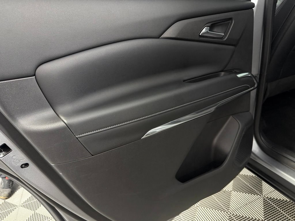 Used 2025 Chevrolet Traverse LT FWD image 29