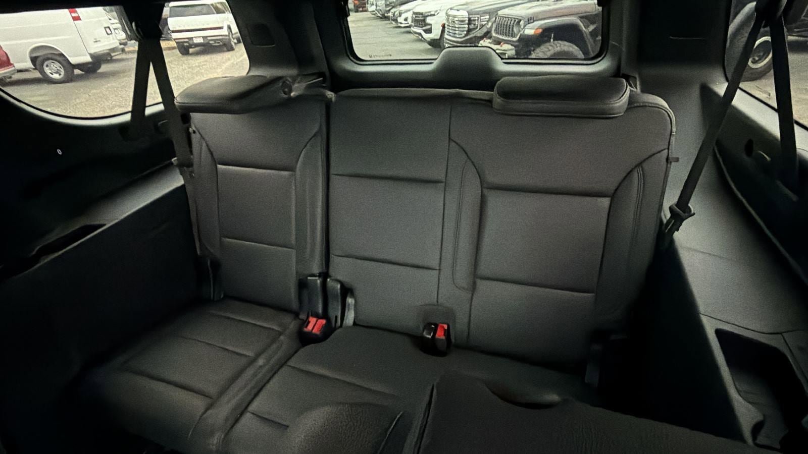 Certified 2024 Chevrolet Suburban Z71 w/ Luxury Package AWD/4WD image 23