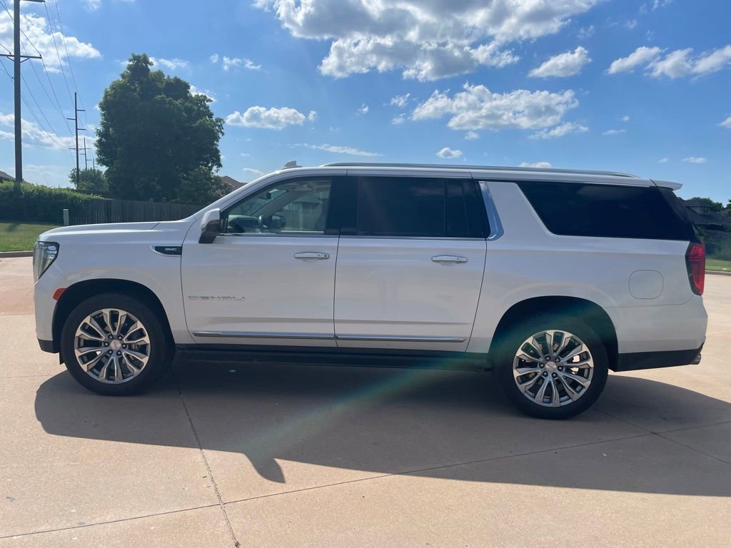 Used 2022 GMC Yukon XL Denali AWD/4WD image 8