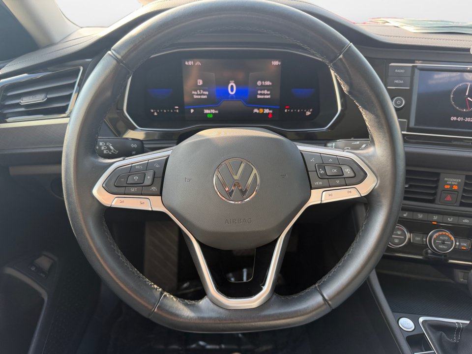 Certified 2022 Volkswagen Jetta SE FWD image 10