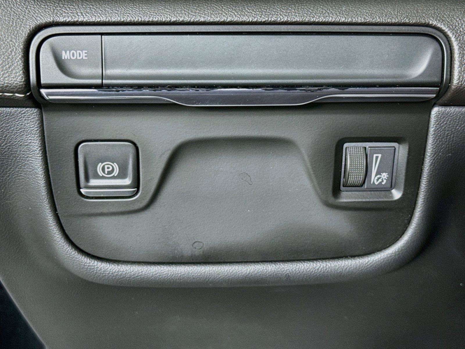 Used 2023 Cadillac Escalade Luxury RWD image 18