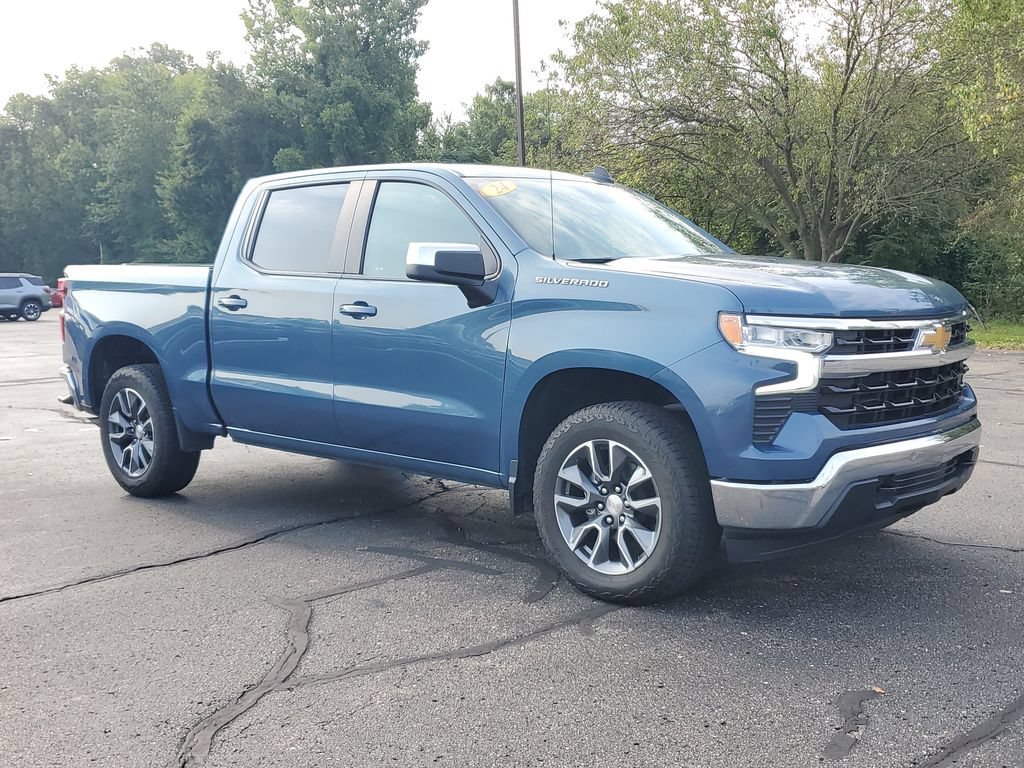 Used 2024 Chevrolet Silverado 1500 LT AWD/4WD image 3