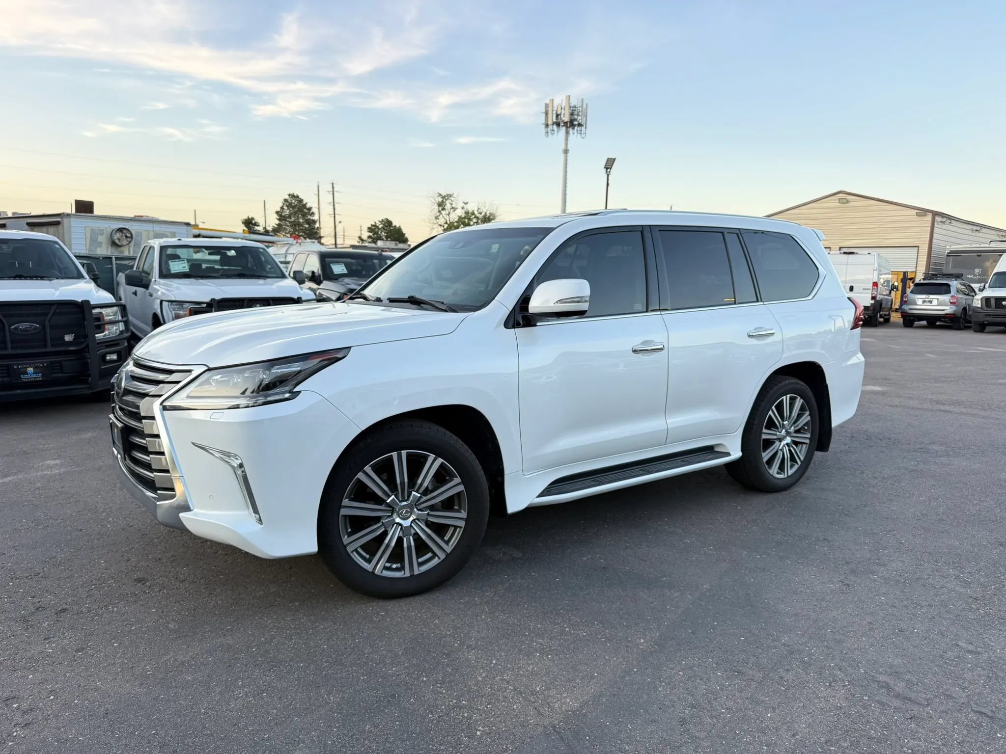 Used 2017 Lexus LX 570 4WD image 2