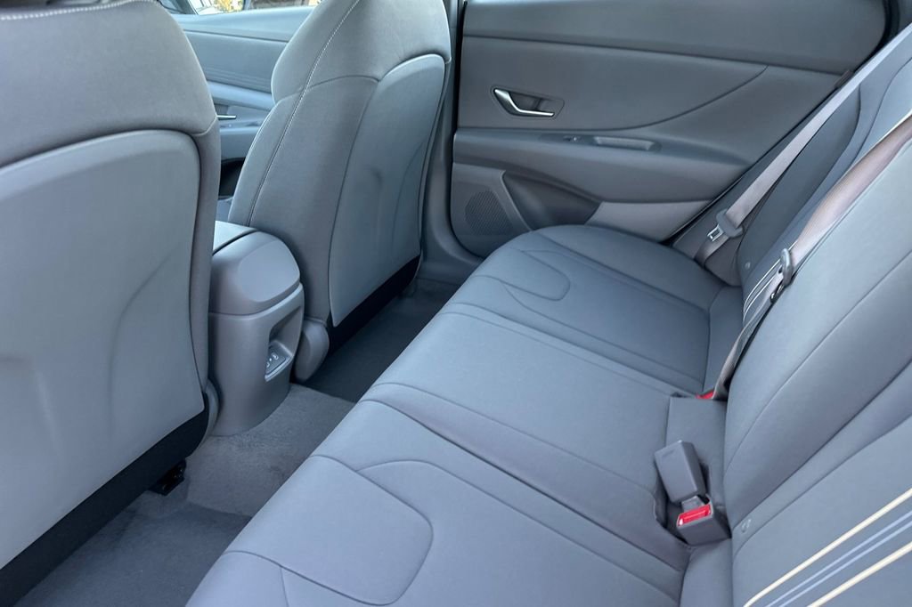 New 2026 Hyundai Elantra Hybrid FWD image 9