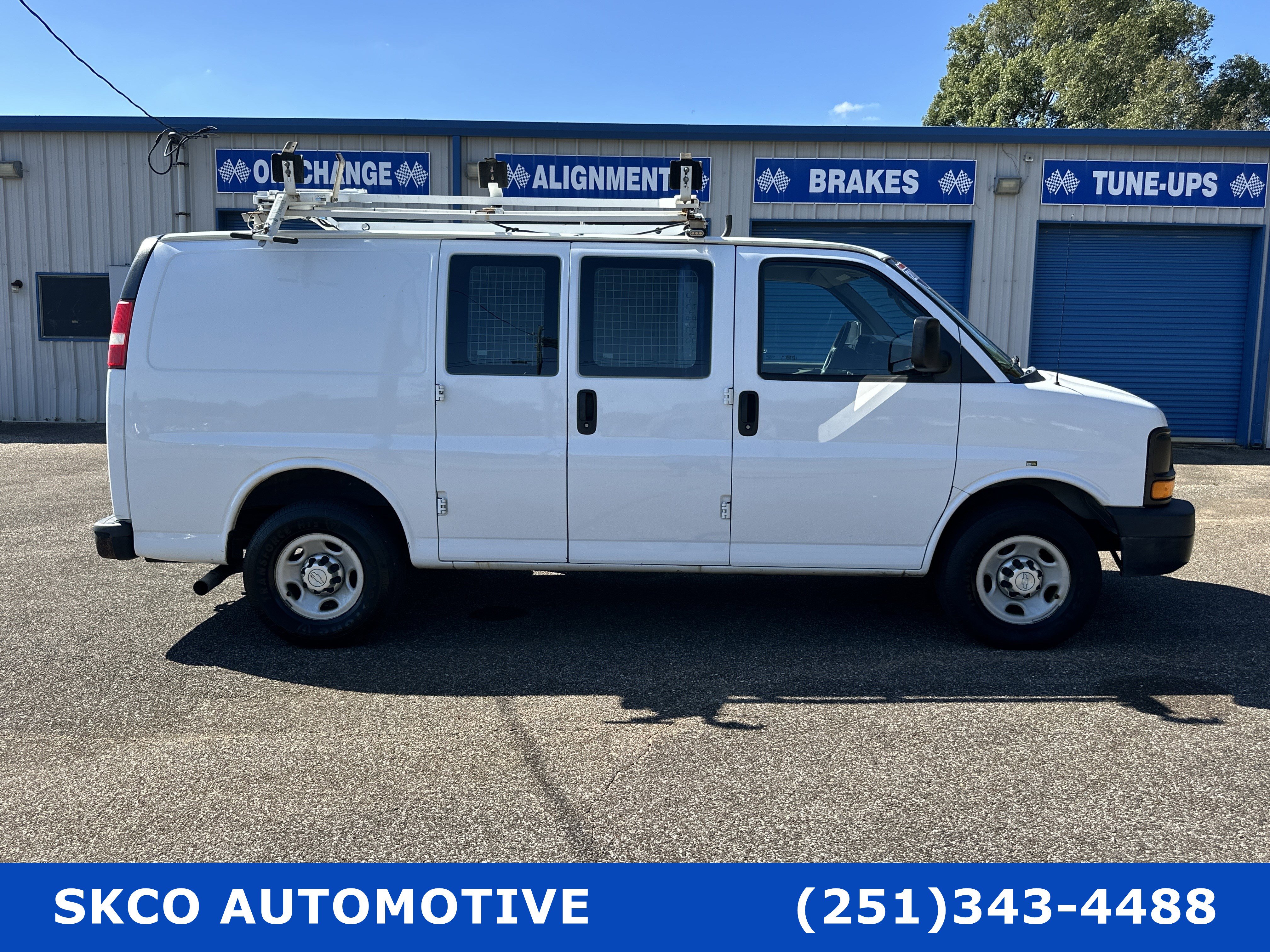 Used 2015 Chevrolet Express 2500 image 31