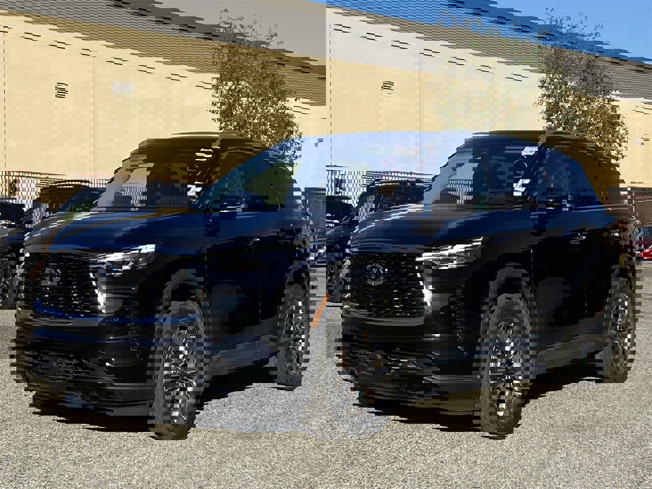 Certified 2023 INFINITI QX60 Luxe w/ Cargo Package image 2