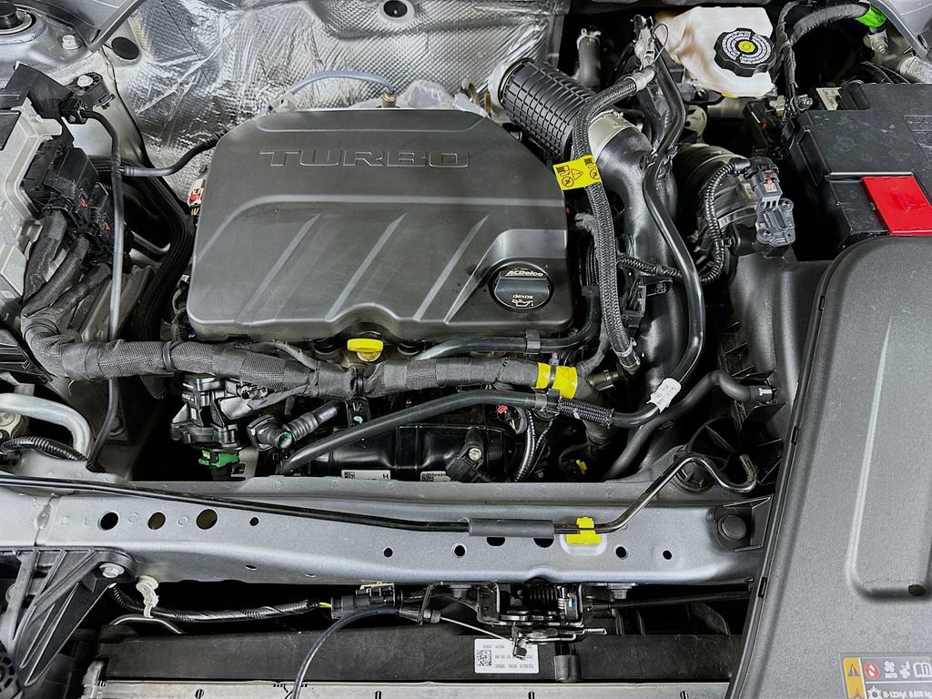 Used 2025 Chevrolet Trax LT image 34