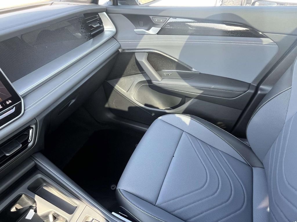 New 2026 Volkswagen Tiguan SE R-Line AWD/4WD image 25