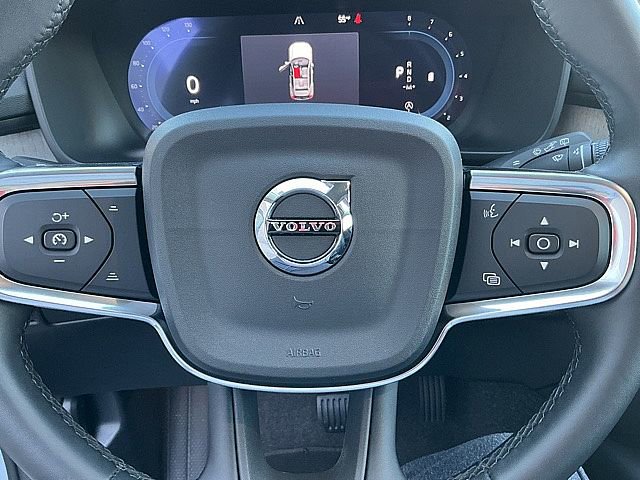 Certified 2025 Volvo XC40 B5 Plus image 30