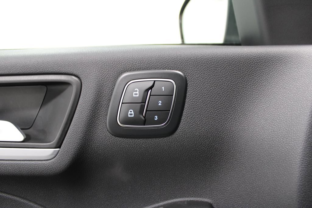 New 2025 Ford Escape SE w/ PHEV Premium Package image 43