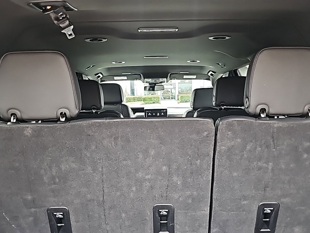 Used 2025 GMC Yukon XL Denali image 7