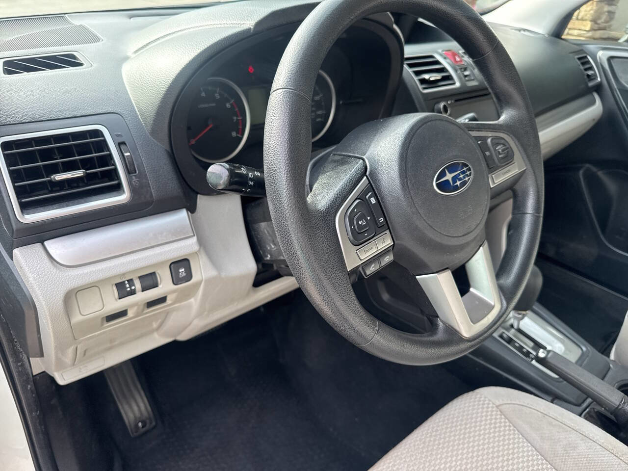 Used 2017 Subaru Forester 2.5i AWD/4WD image 21