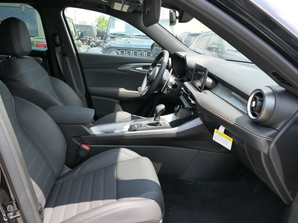 Used 2025 Alfa Romeo Tonale w/ Premium Package AWD/4WD image 23