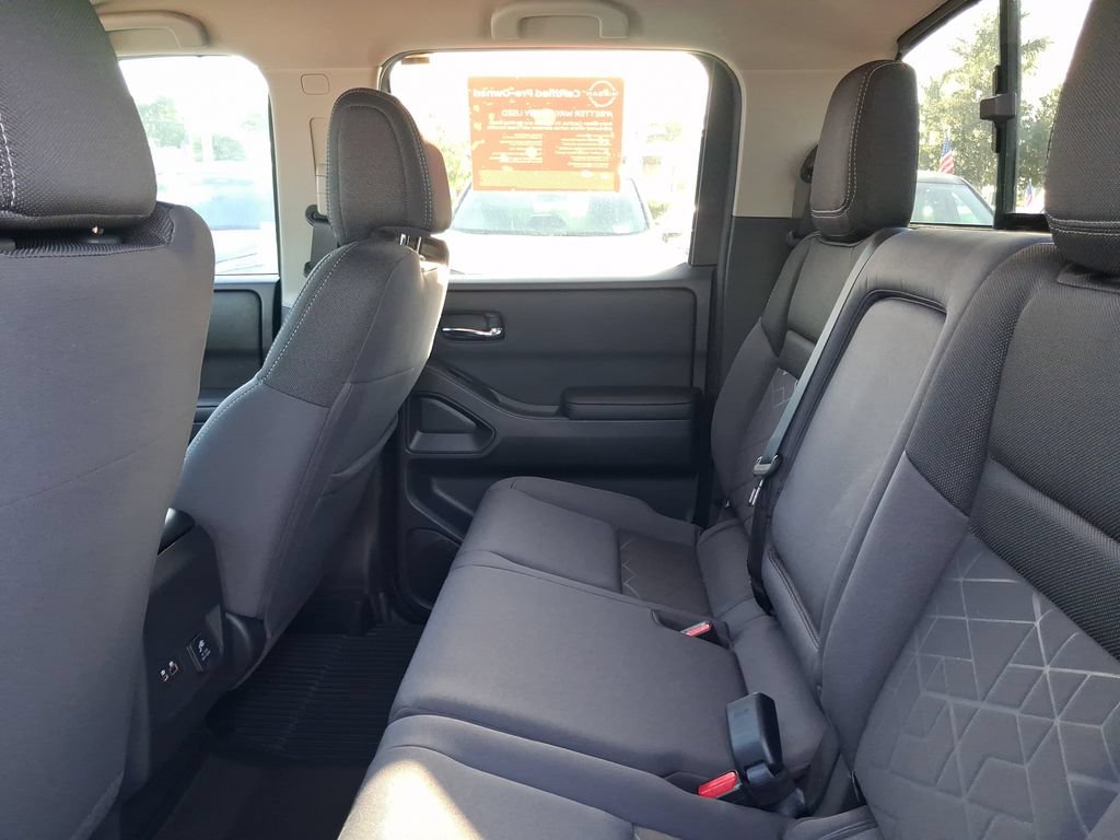Used 2025 Nissan Frontier SV w/ SV Convenience Package RWD image 15
