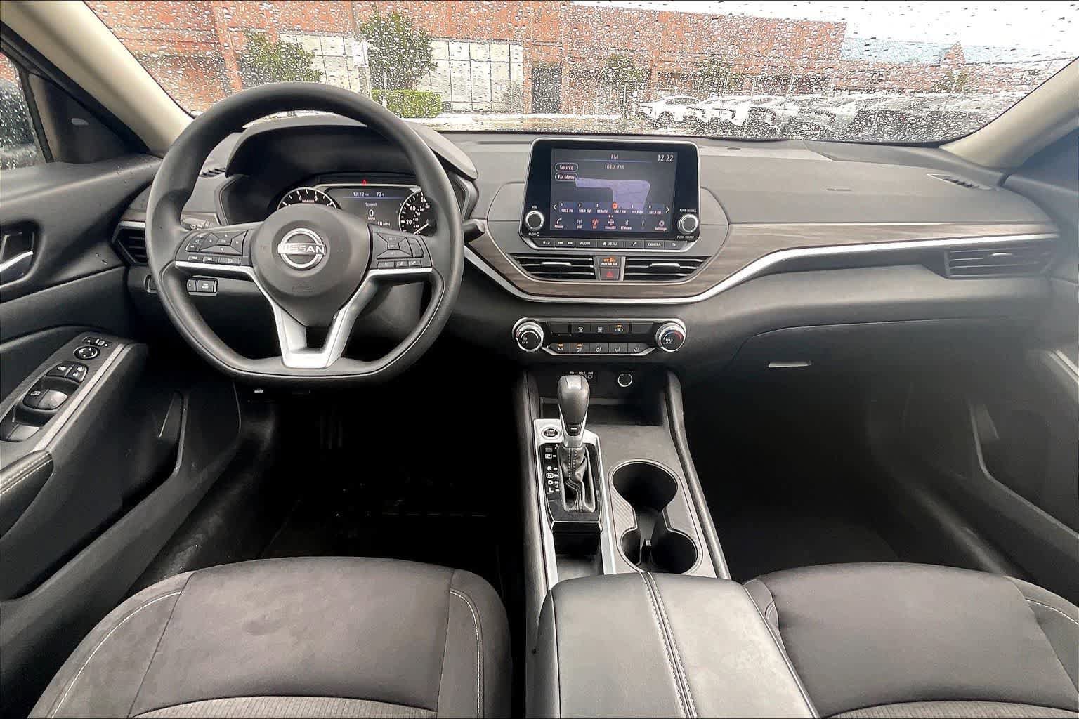 Used 2025 Nissan Altima 2.5 SV image 10
