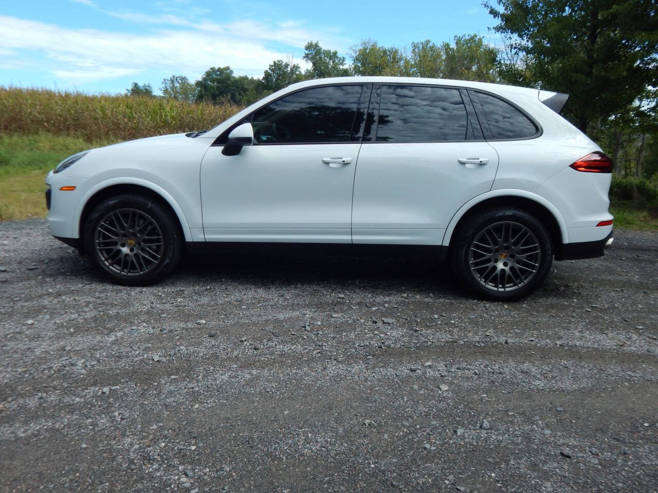 Used 2017 Porsche Cayenne AWD/4WD image 2