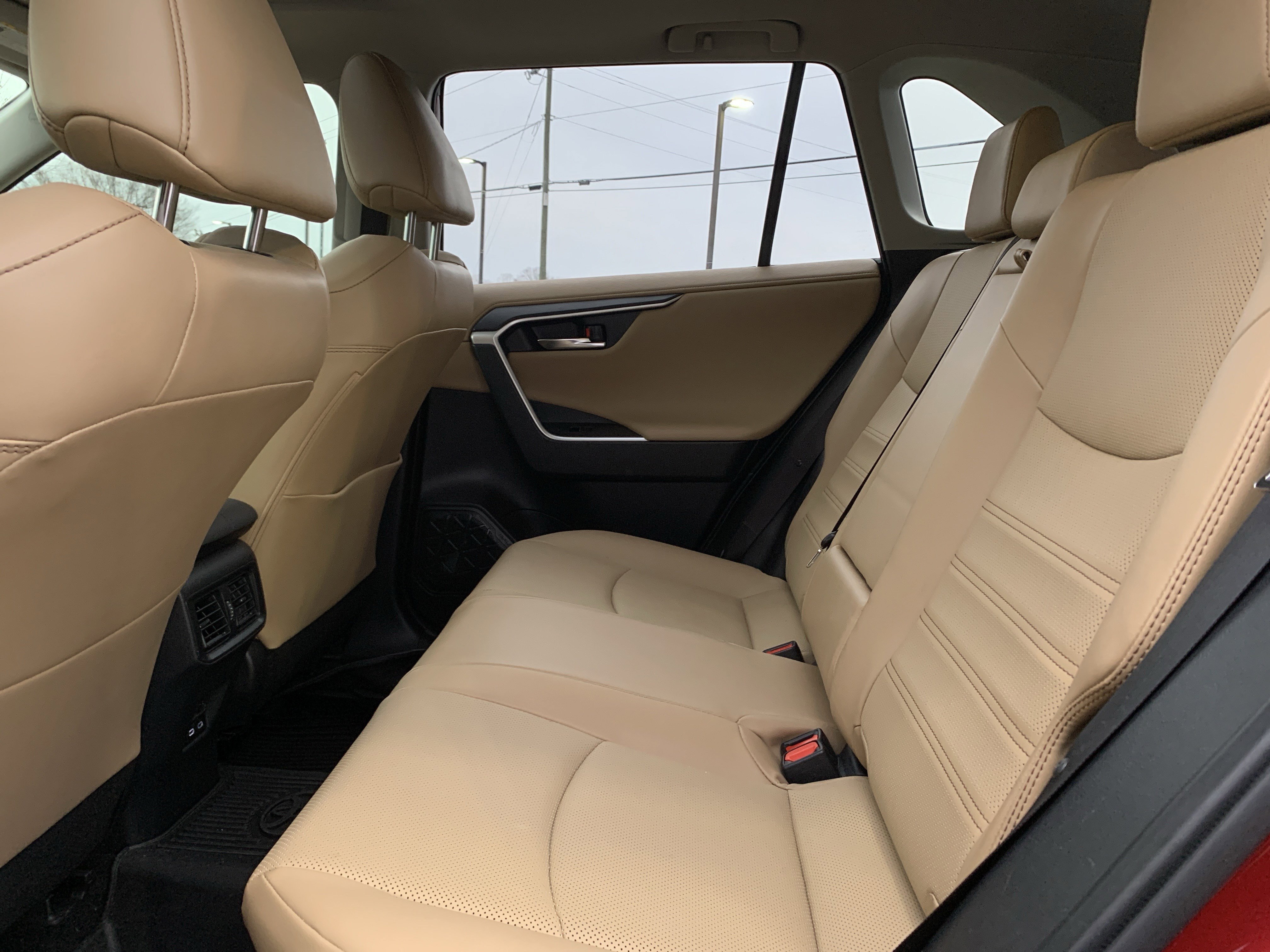 Used 2023 Toyota RAV4 Limited image 32