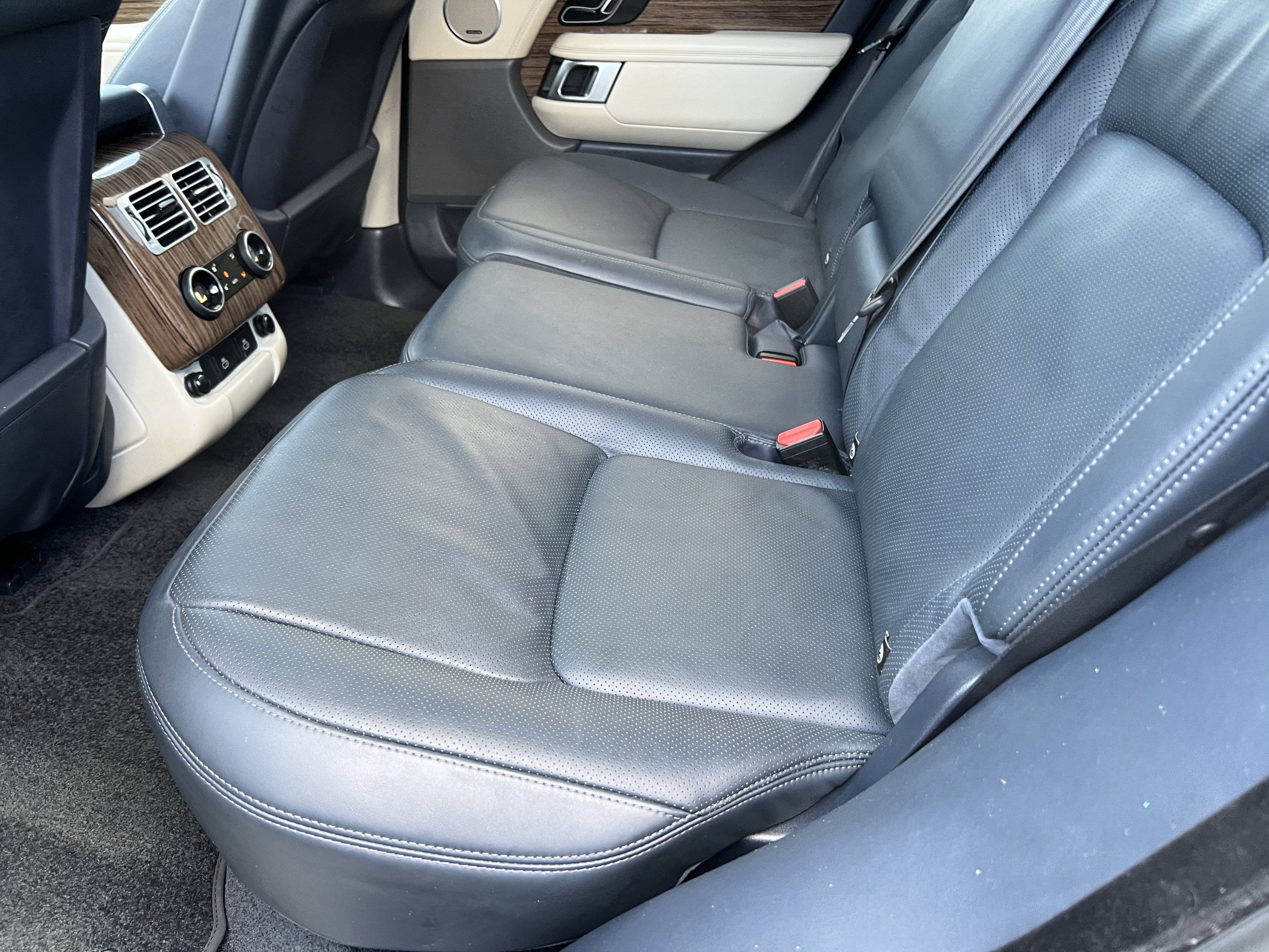 Certified 2022 Land Rover Range Rover P525 Westminster Edition image 32