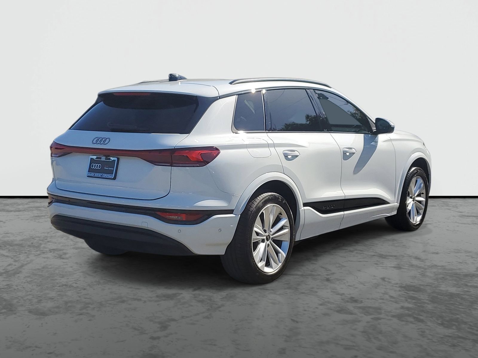 Used 2025 Audi Q6 e-tron Premium Plus w/ Premium Plus RWD image 4