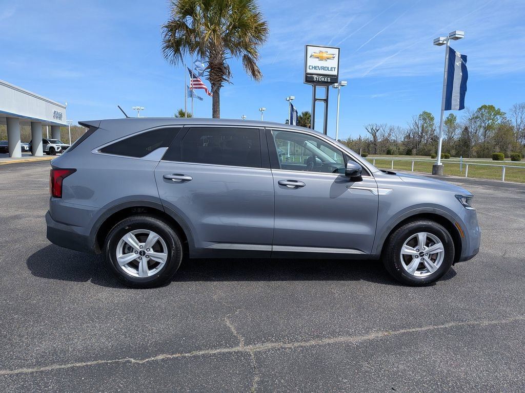 Used 2022 Kia Sorento LX FWD image 5