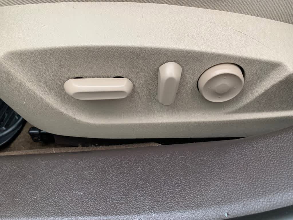 Used 2013 Buick Regal Premium FWD image 23