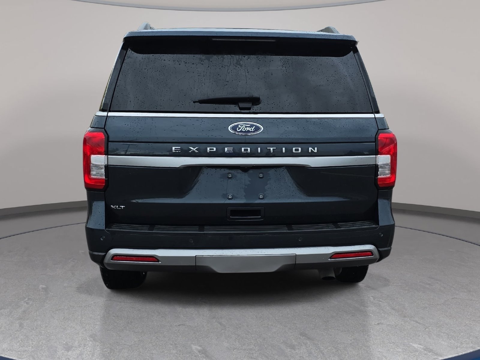 Used 2024 Ford Expedition XLT AWD/4WD image 7