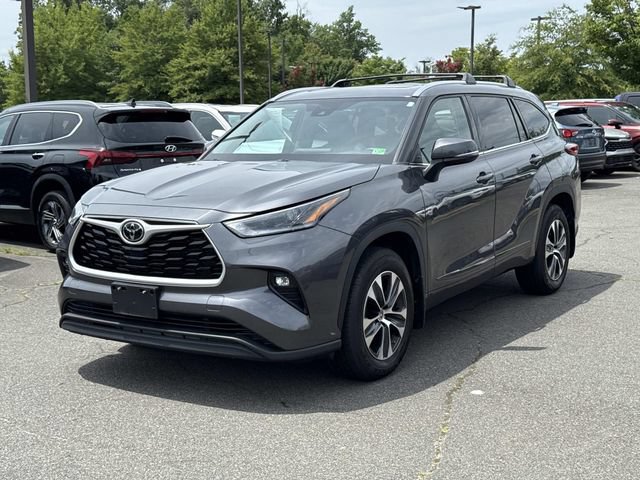 Used 2021 Toyota Highlander XLE AWD/4WD image 5