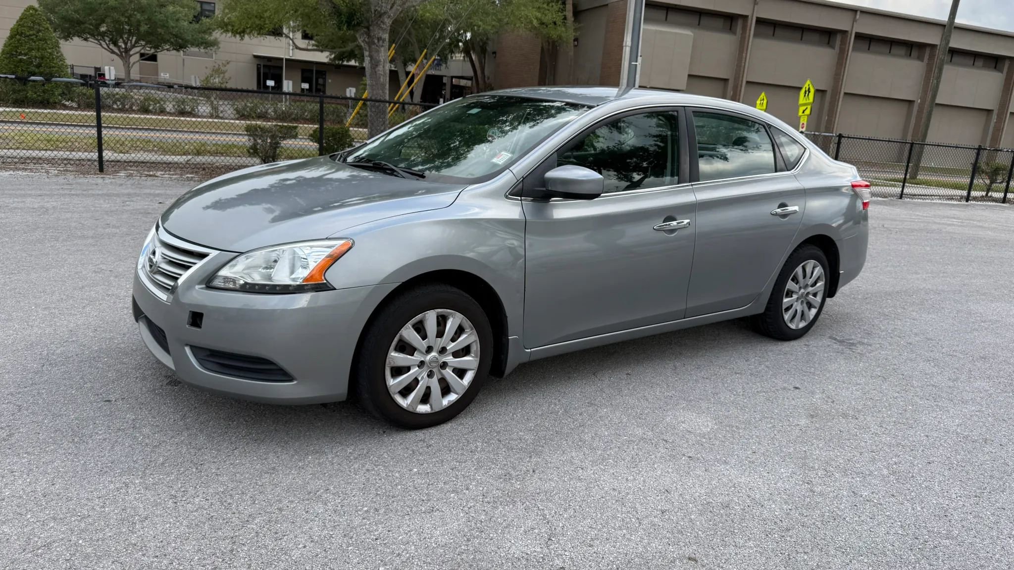 Used 2013 Nissan Sentra SV FWD image 2