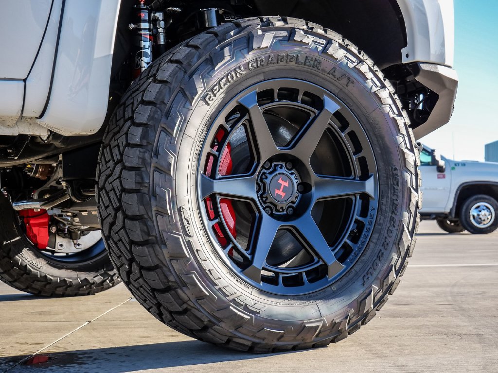 New 2026 GMC Sierra 1500 AT4 w/ Technology Package AWD/4WD image 9