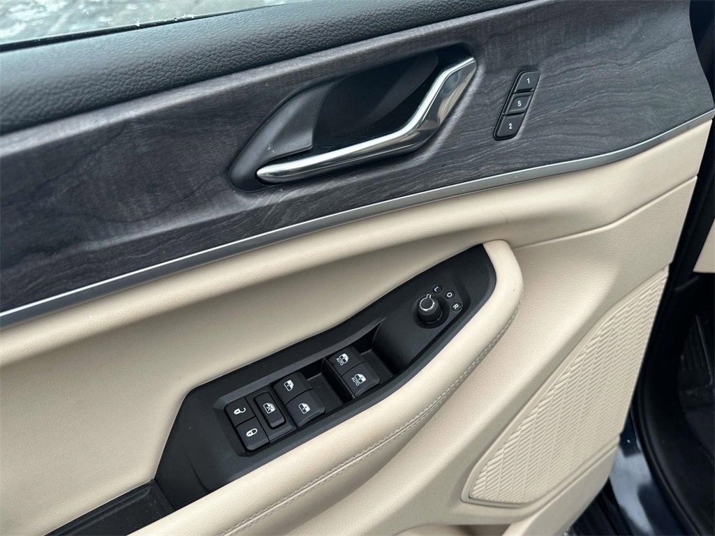 Used 2024 Jeep Grand Cherokee Limited image 16