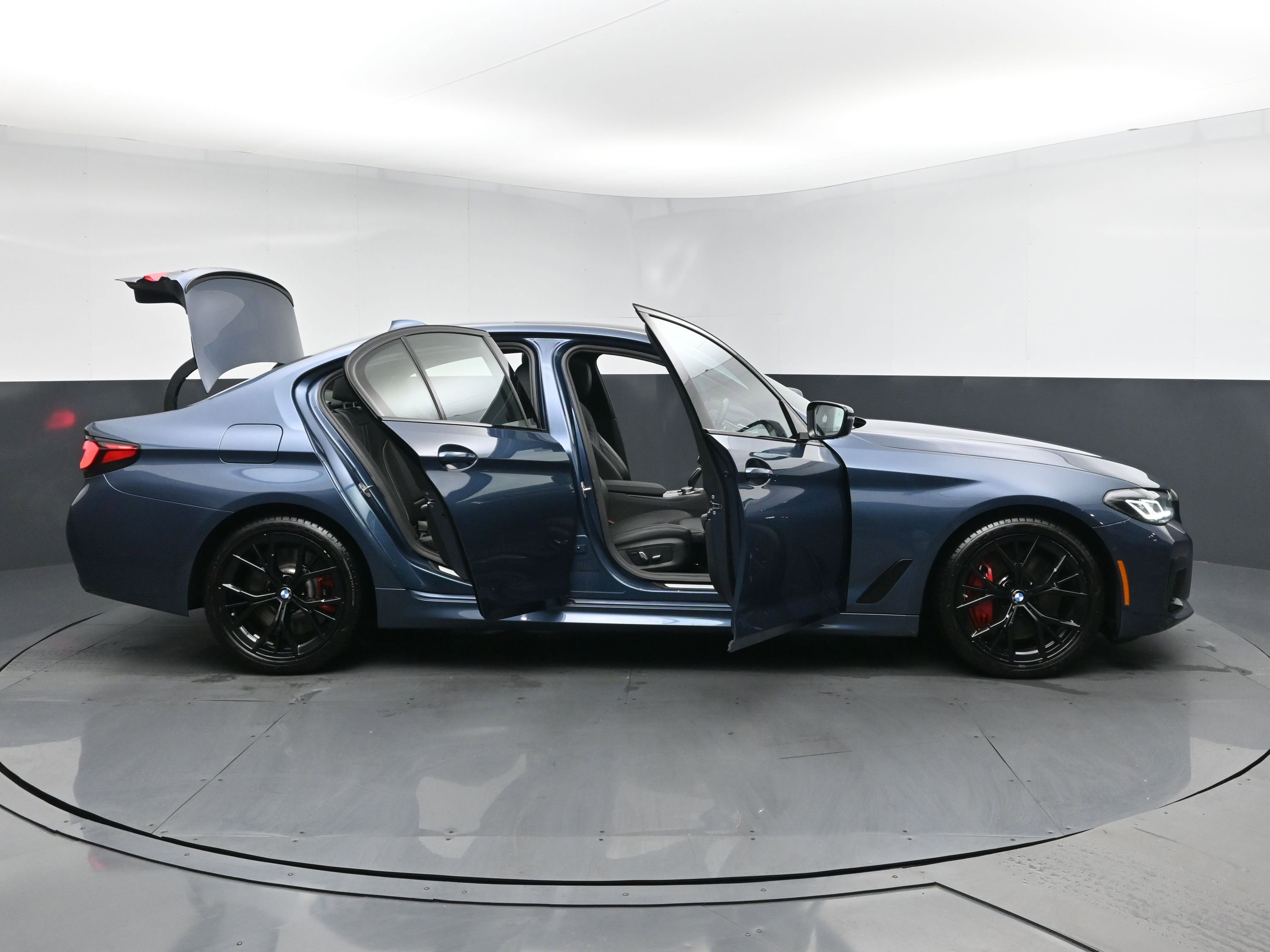 Used 2023 BMW 540i xDrive w/ M Sport Package image 30