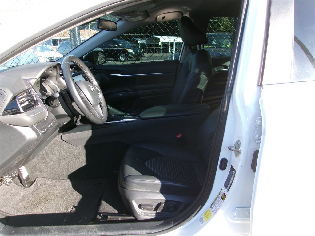 Used 2020 Toyota Camry SE image 15