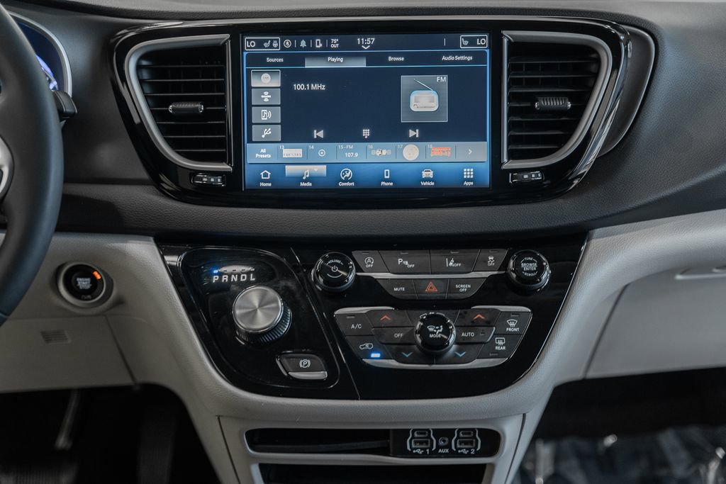 Certified 2024 Chrysler Pacifica Touring-L image 25