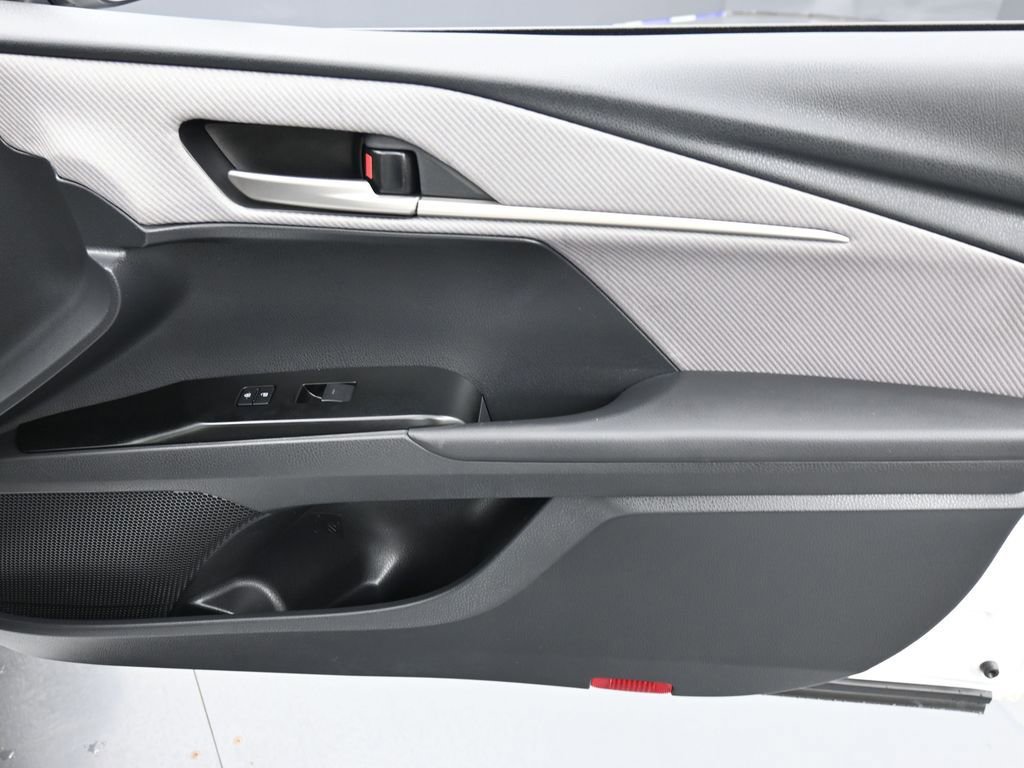 Used 2025 Toyota Camry SE w/ Convenience Package image 17