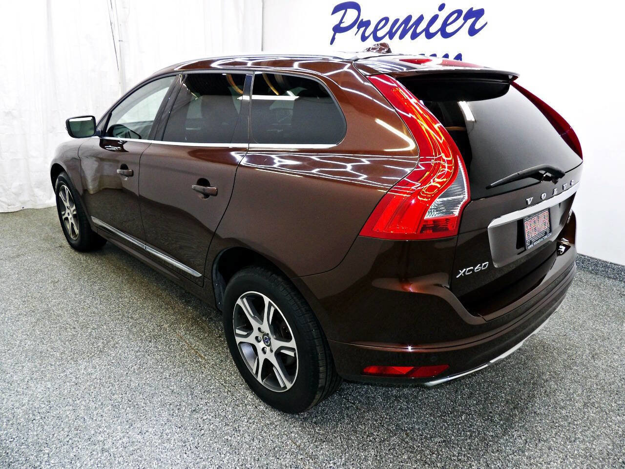 Used 2015 Volvo XC60 T6 Platinum w/ Inscription Package image 4