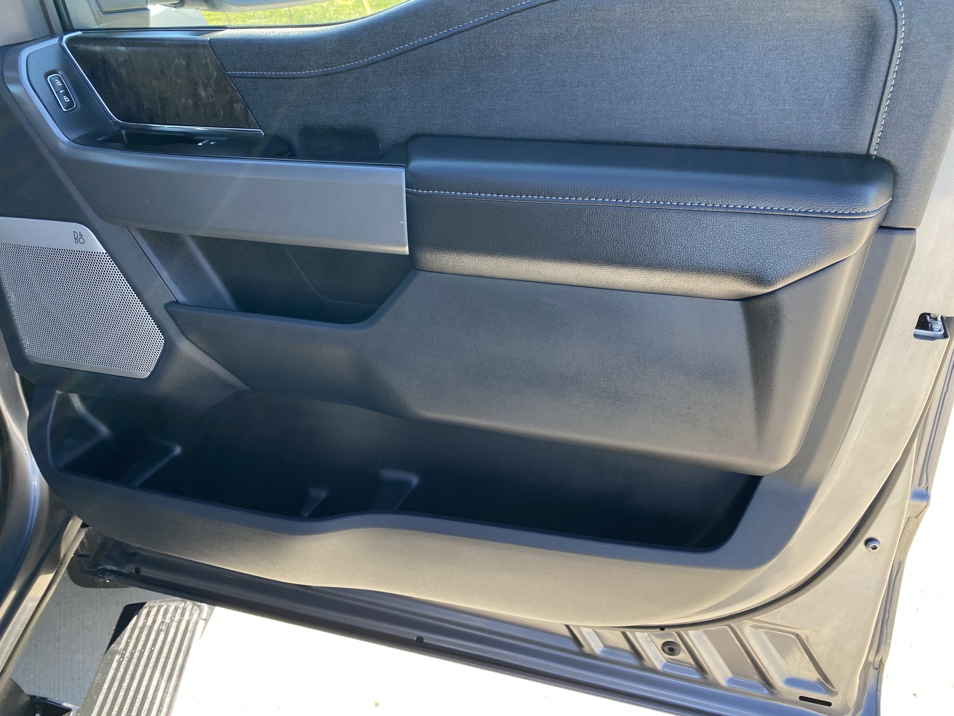 Used 2024 Ford F250 Lariat w/ Lariat Ultimate Package image 4