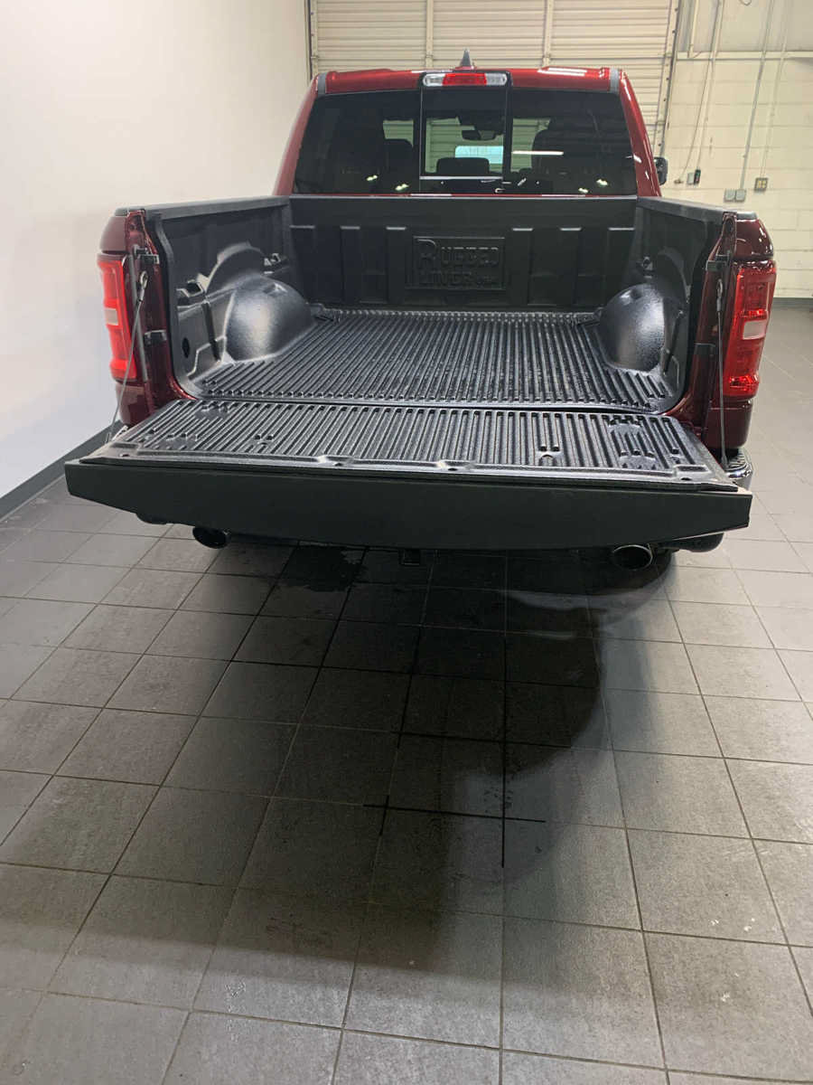 Used 2025 RAM 1500 Laramie AWD/4WD image 11