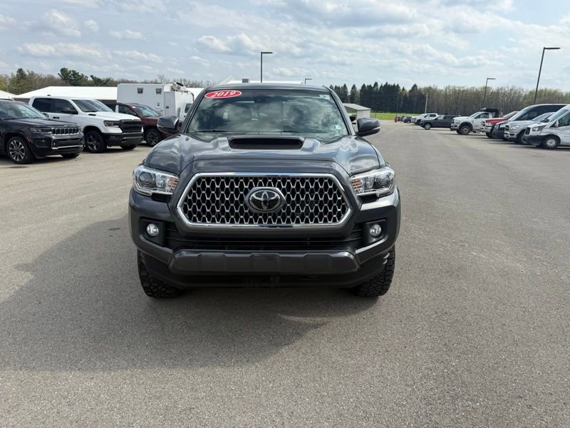 Used 2019 Toyota Tacoma TRD Sport image 2